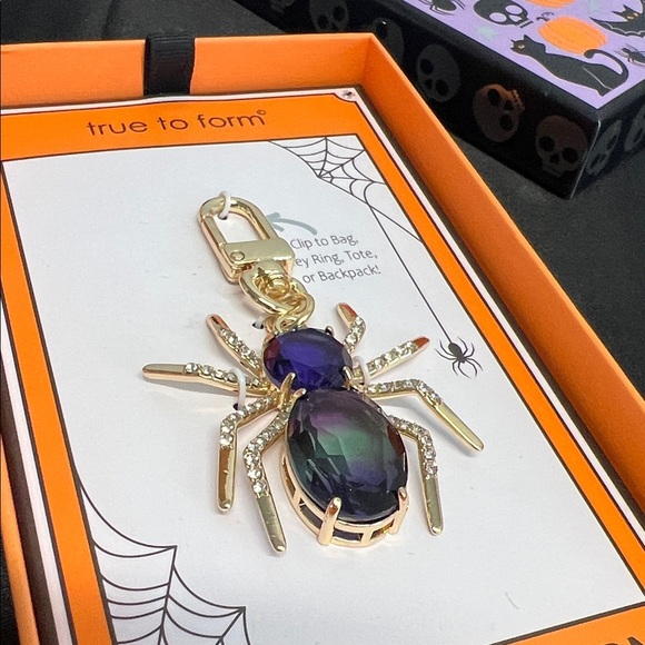 True to Form | Iridescent Spider 🕷️ Bag Charm - Picture 10 of 11